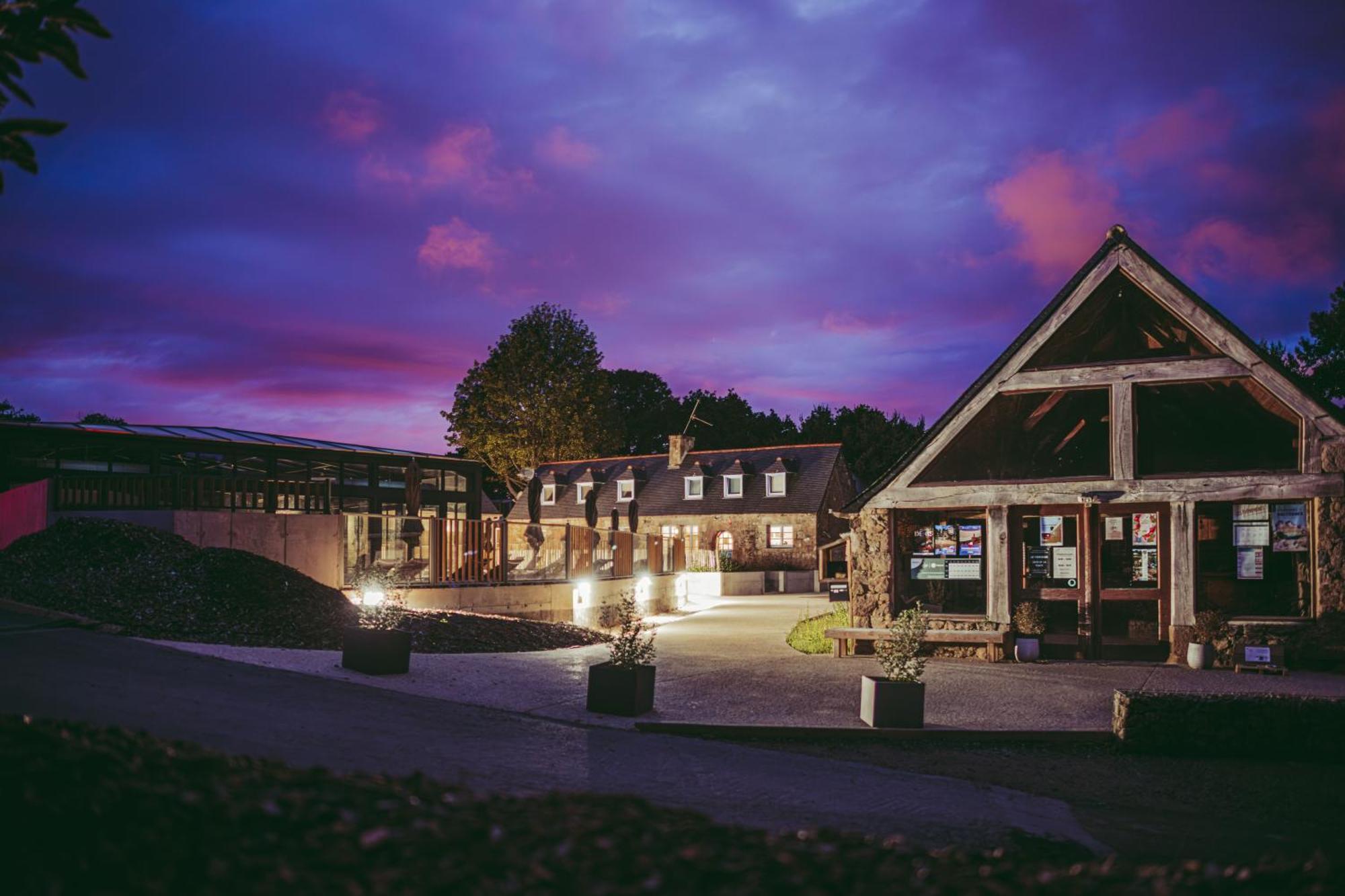 Camping maeva Respire Le Village Perrosien Extérieur photo