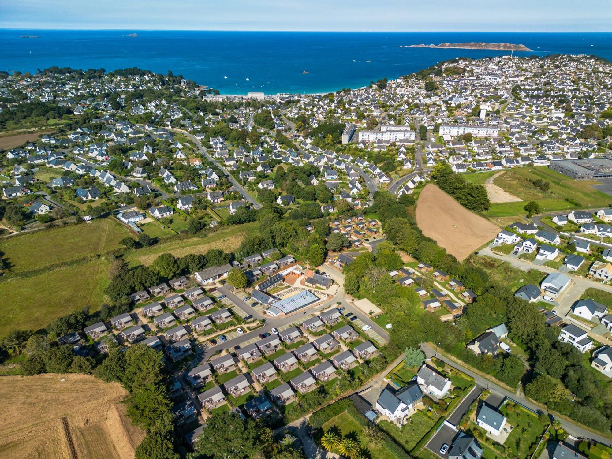 Camping maeva Respire Le Village Perrosien Extérieur photo