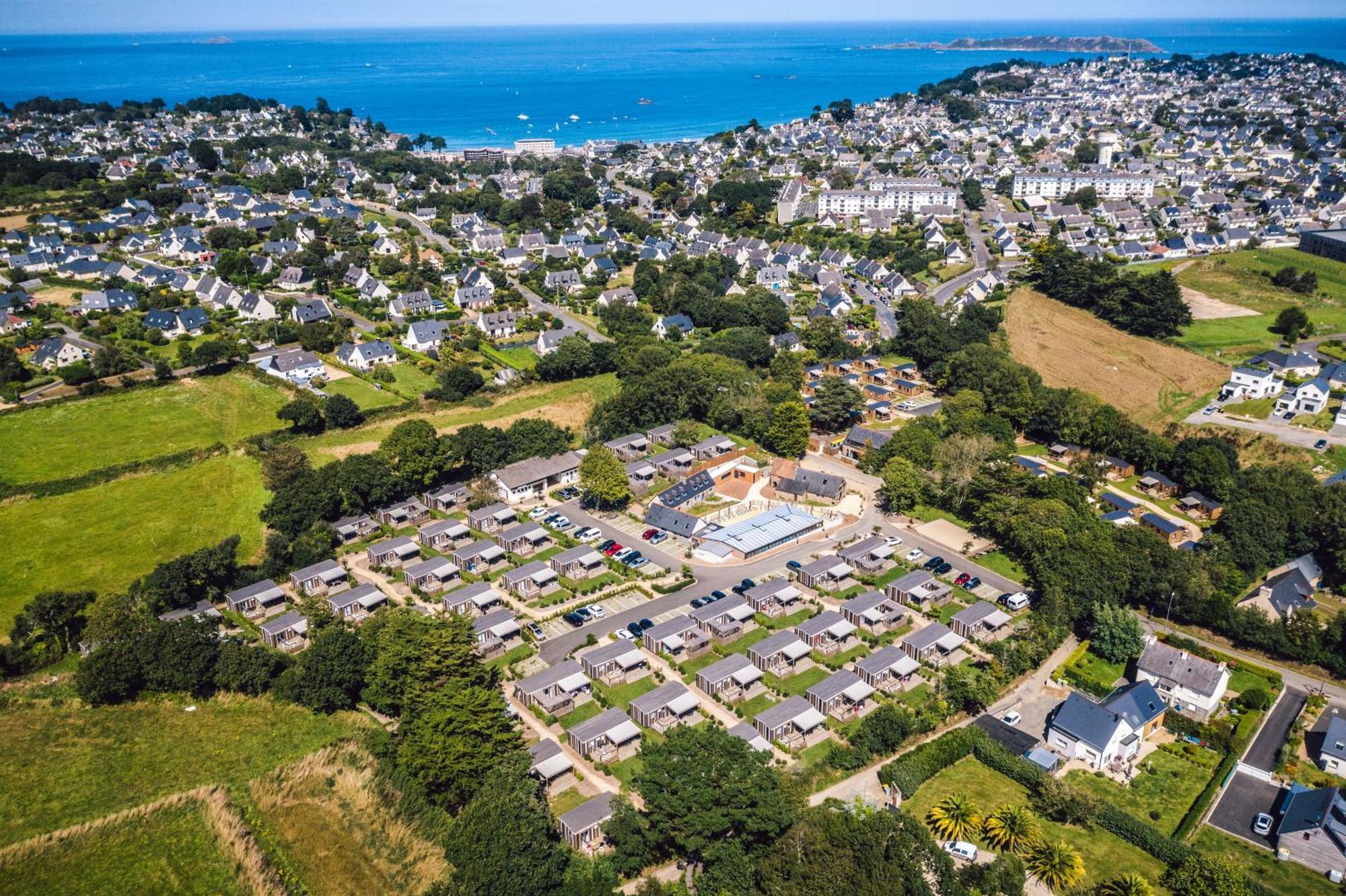 Camping maeva Respire Le Village Perrosien Extérieur photo